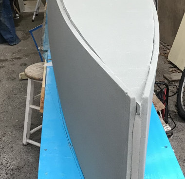 Now the hull is stiff enough to cut the noses off between the bulkheads. Noses stored for later.